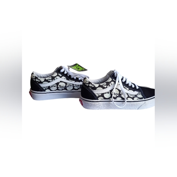 NWT Vans Glow In The Dark Skull "Old Skool" Size 5.5 Mens 7 Womens - Picture 3 of 8